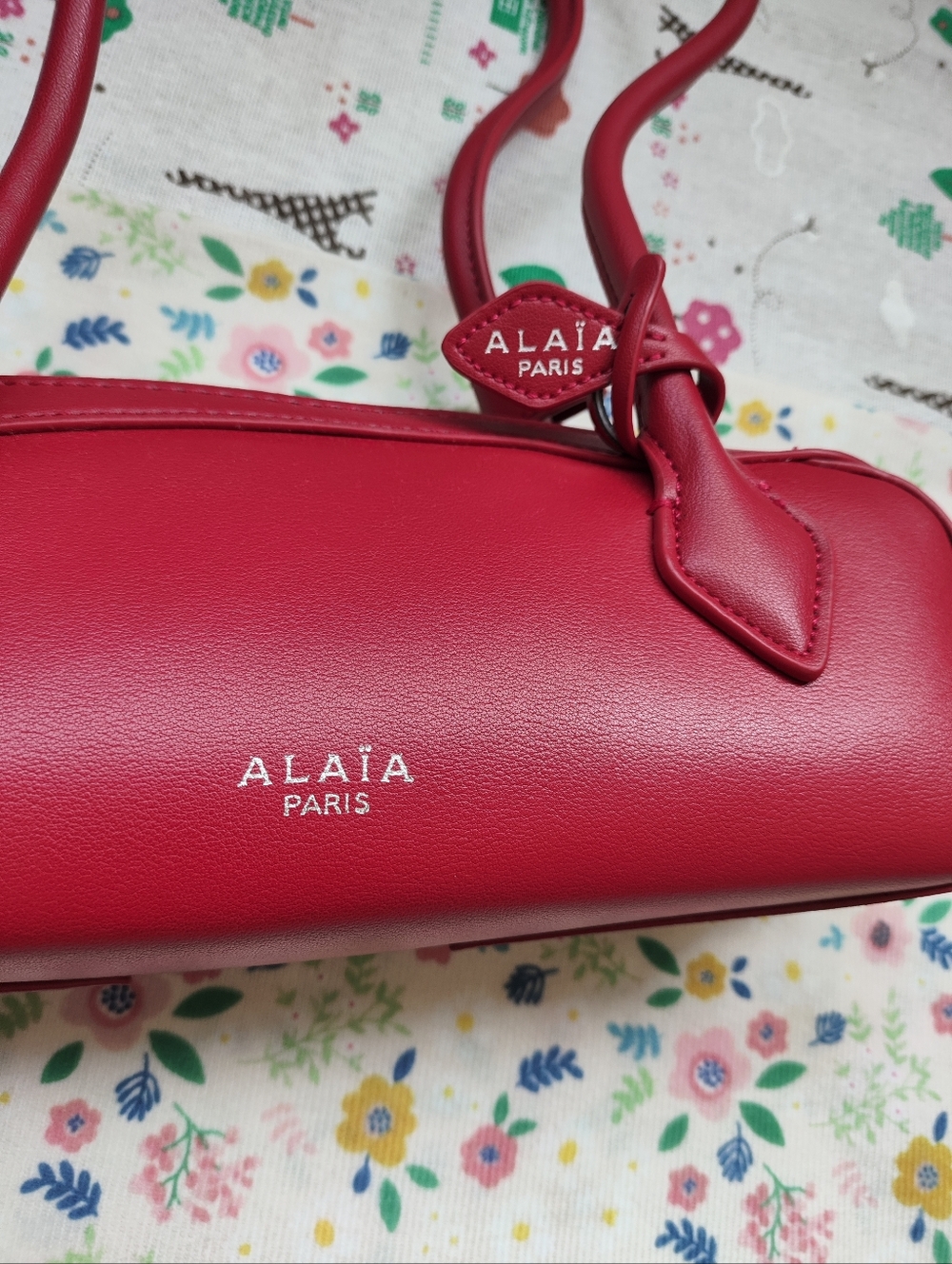 ALAÏA Red Baguette Shoulder Bag - Picture 3 of 7